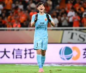 亿万28-用脸挡出绝杀后鼻子出血！颜骏凌：拿下1分，被球闷一下也值得