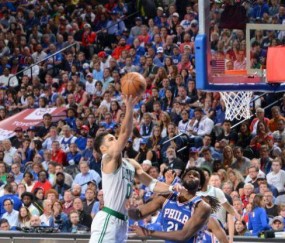 亿万28官网-又见抢七！塔图姆末节16分 哈登大帝关键时刻吞零