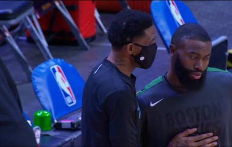 亿万28官网h5-NBA球员再度下跪抗议 球员工会总裁怒斥美国双标